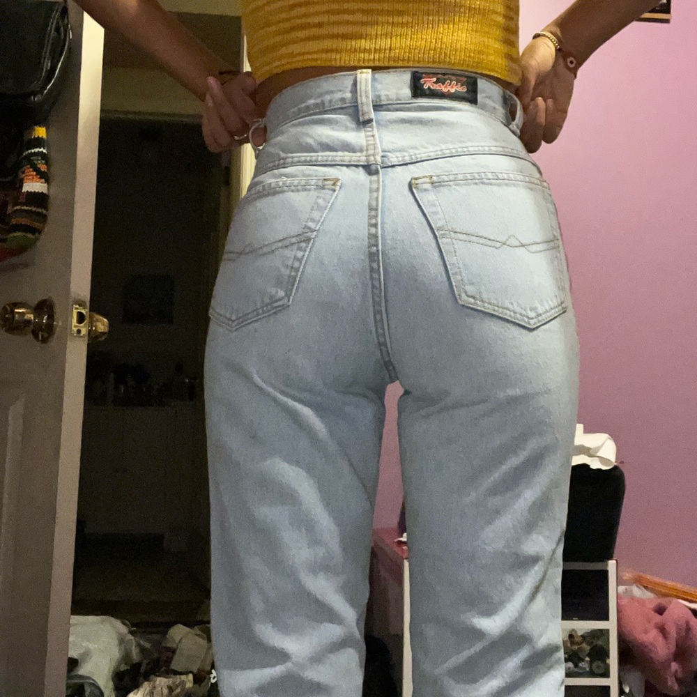 High waisted light vintage jeans